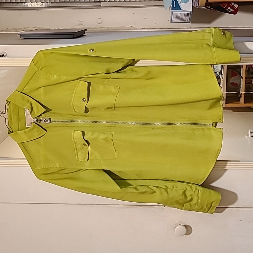 HOT SALE 💥💥💥 Michael Kors Blouse Size Small Color Green Lemon 🍋 😍
